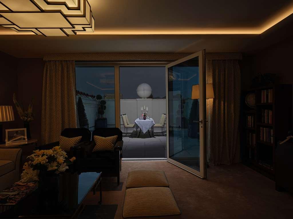 The Beaumont Mayfair London Room photo